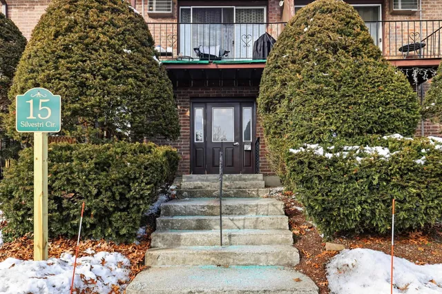 $260,000 | 15 Silvestri Circle, Unit 9, Derry, NH 03038