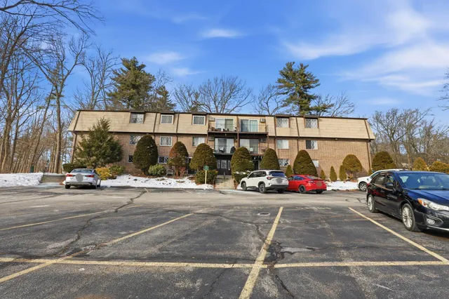 $260,000 | 15 Silvestri Circle, Unit 9, Derry, NH 03038