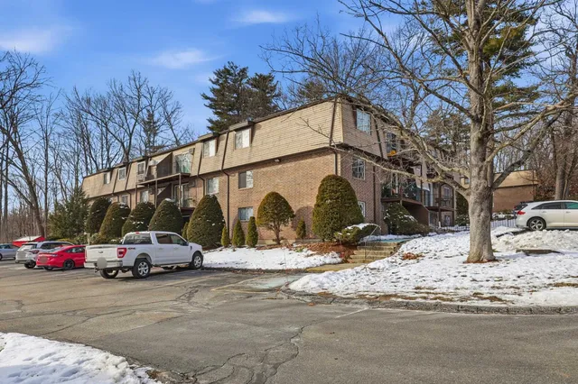 $260,000 | 15 Silvestri Circle, Unit 9, Derry, NH 03038