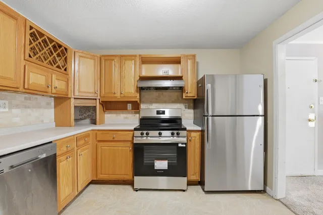 $260,000 | 15 Silvestri Circle, Unit 9, Derry, NH 03038