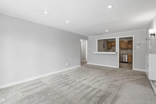 $260,000 | 15 Silvestri Circle, Unit 9, Derry, NH 03038