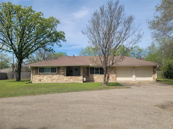 $210,000 | 215 North Karl Cayton Street, Groesbeck, TX 76642