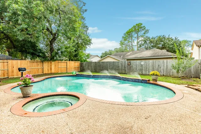 $389,900 | 15006 Seahorse Drive, Houston, TX 77062