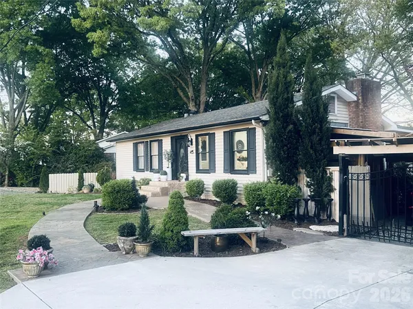 $1,395,000 | 21510 Norman Shores Drive, Cornelius, NC 28031