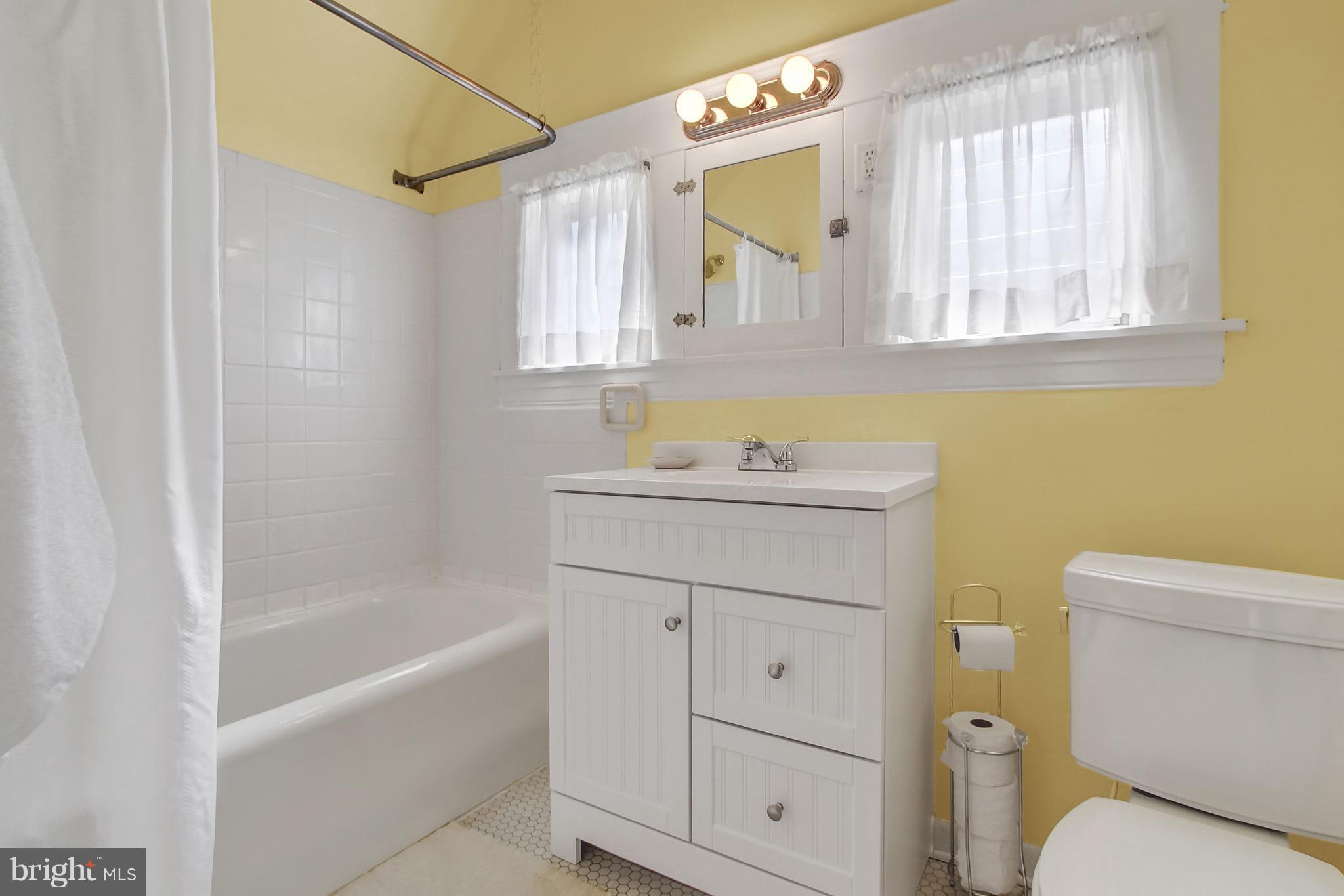 600 Murdock Road Baltimore, MD 21212 - Photo 20 of 30 a bathroom with a sink toilet vanity and bathtub