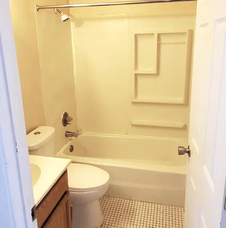 $750 | 808 Evergreen Avenue, Unit 207, Olivia, MN 56277