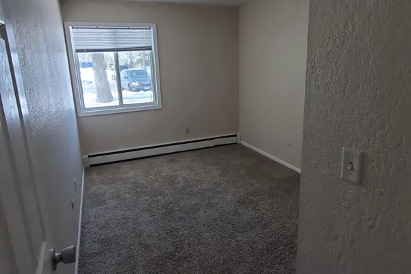 $750 | 808 Evergreen Avenue, Unit 207, Olivia, MN 56277