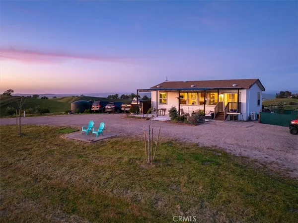 a view of outdoor space with city view