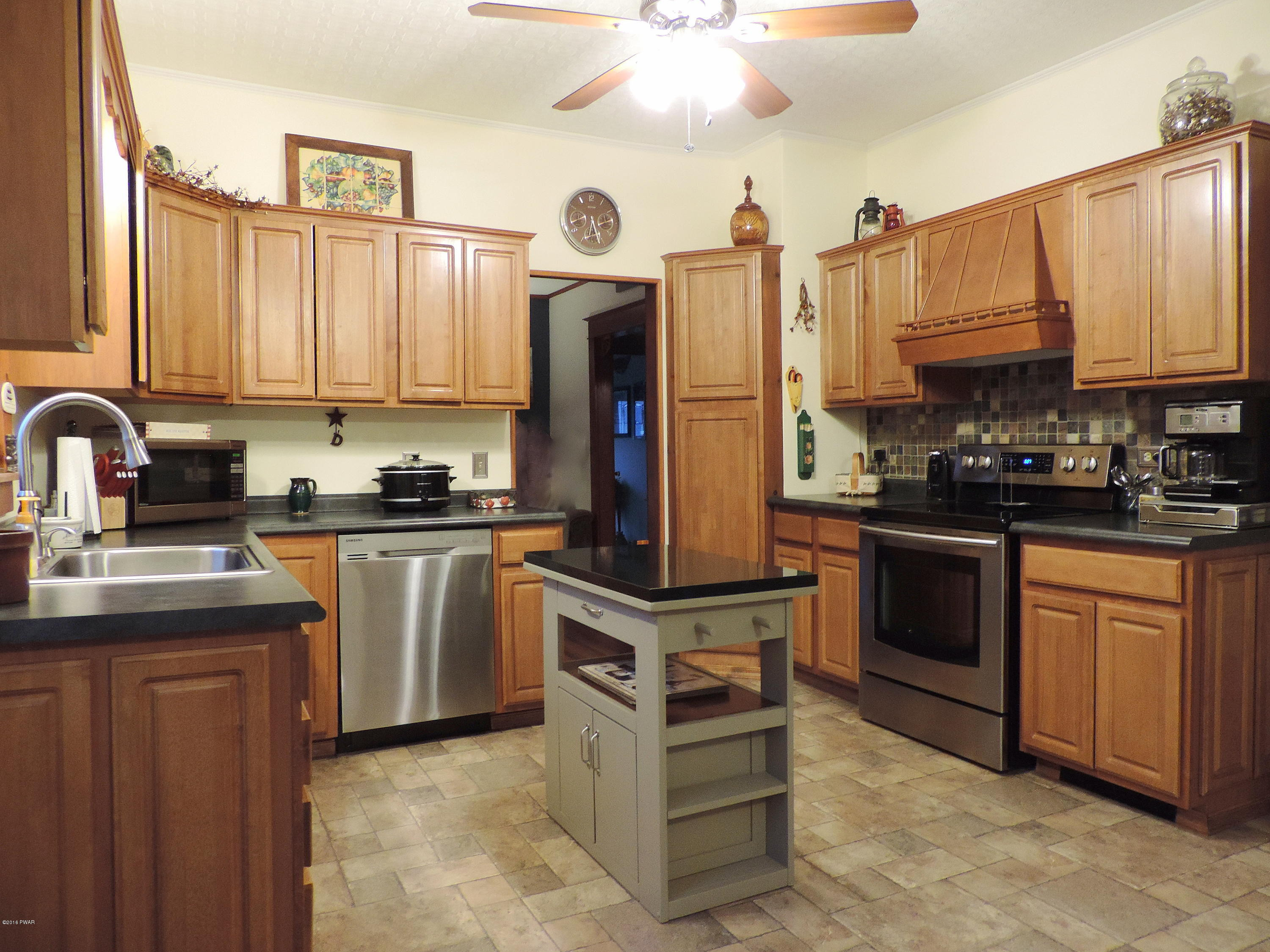 212 Ridge Avenue Hawley, PA 18428 - Photo 3 of 42 Stainless Steel Appliances