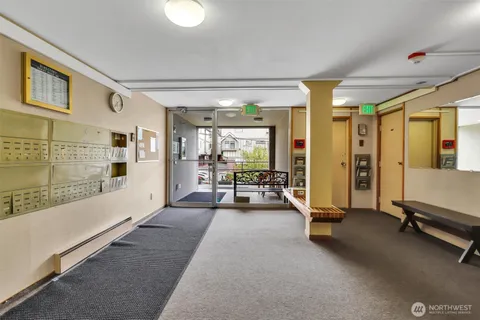 $318,990 | 919 2nd Avenue West, Unit 505, Seattle, WA 98119
