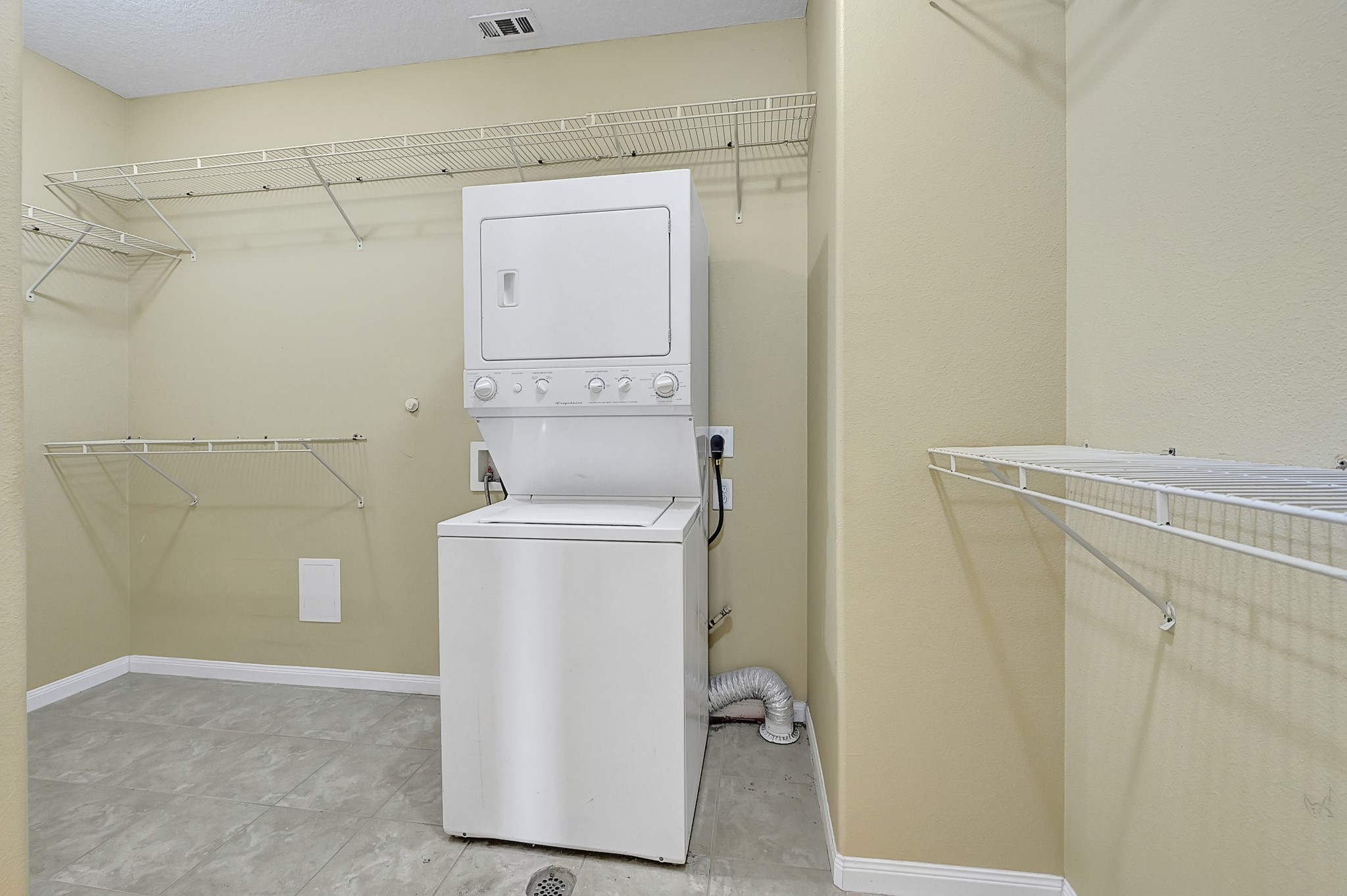 1004 8th Street Dickinson, TX 77539 - Photo 22 of 42 a utility room with dryer and washer