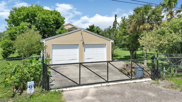 $599,900 | 1004 8th Street, Dickinson, TX 77539