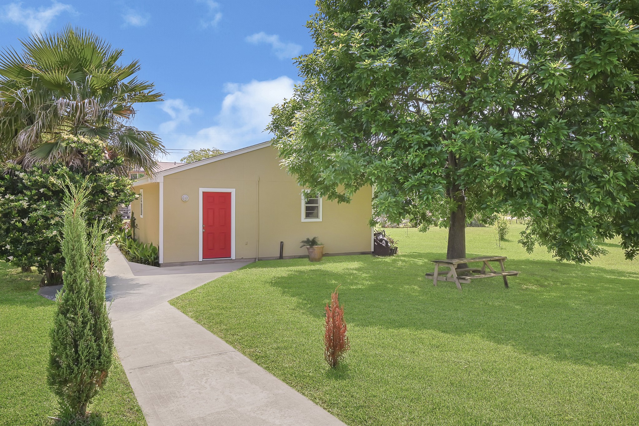 1004 8th Street Dickinson, TX 77539 - Photo 35 of 42 a front view of a house with a yard and garage