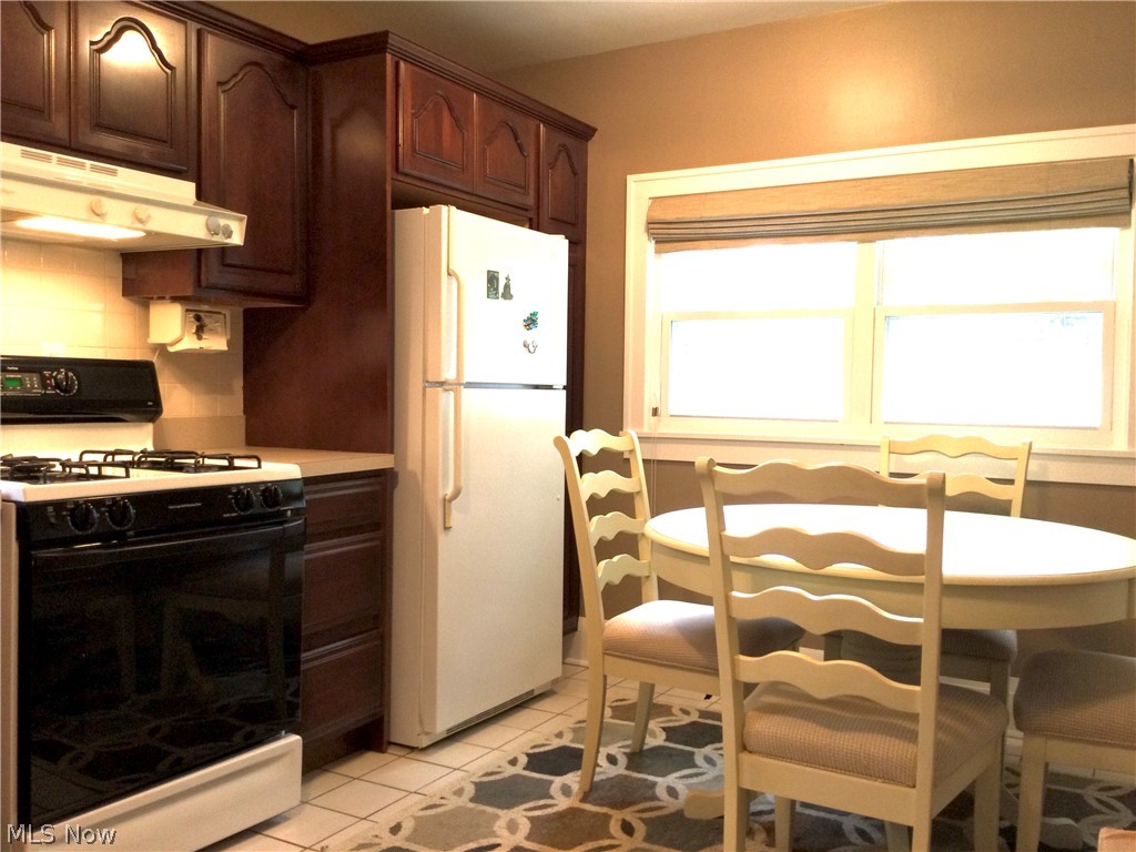 1212 Winston Road Cleveland, OH 44121 - Photo 8 of 17
