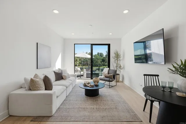 $1,375,000 | 1107 Catania Court, Unit 203, Encinitas, CA 92024