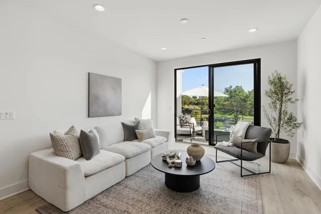$1,375,000 | 1107 Catania Court, Unit 203, Encinitas, CA 92024
