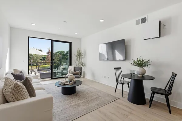$1,349,000 | 1107 Catania Court, Unit 203, Encinitas, CA 92024