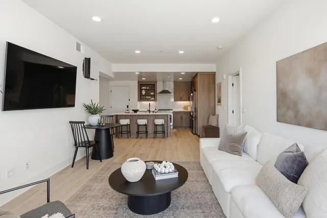 $1,375,000 | 1107 Catania Court, Unit 203, Encinitas, CA 92024