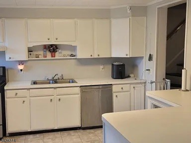 19 Limekiln Road Phillipsburg, NJ 08865 - Photo 4 of 8