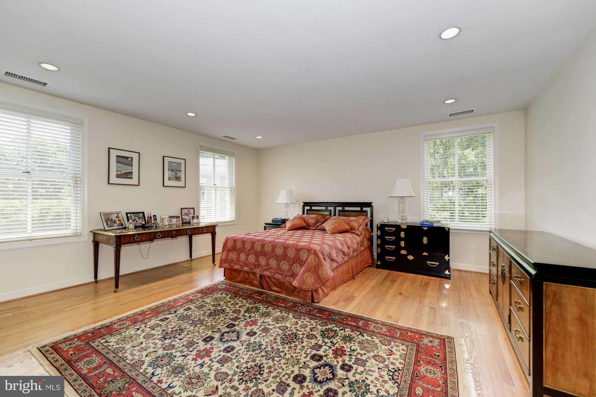 4709 Foxhall Crescent Northwest Washington, DC 20007 - Photo 15 of 29