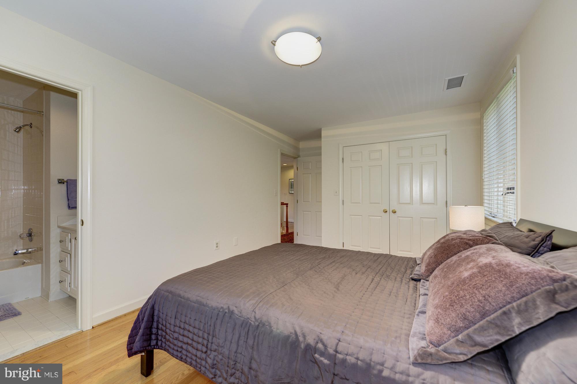 4709 Foxhall Crescent Northwest Washington, DC 20007 - Photo 21 of 29