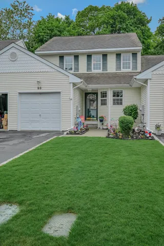 $425,000 | 93 Mulberry Cmns, Riverhead, NY 11901