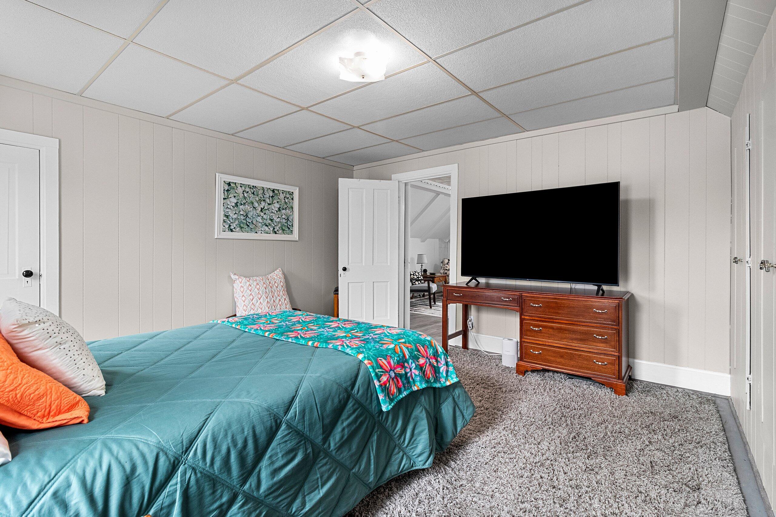 1015 Green Street Manitowoc, WI 54220 - Photo 22 of 46 Bedroom 2