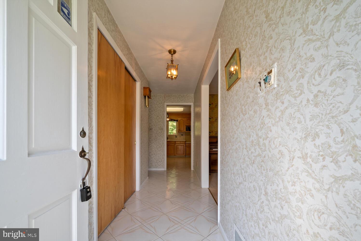 8 Mansfield Road Ewing, NJ 08628 - Photo 5 of 39