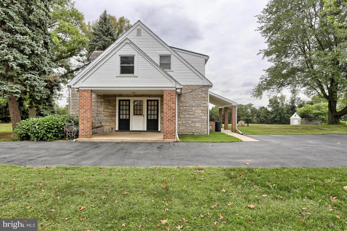 353 Pinkerton Road Mount Joy, PA 17552 - Photo 4 of 23 Gallery Image 4