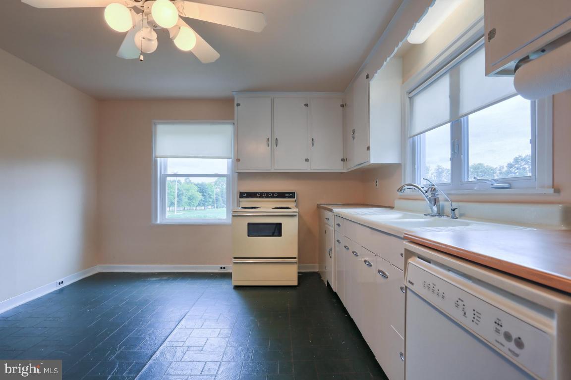 353 Pinkerton Road Mount Joy, PA 17552 - Photo 5 of 23 Gallery Image 5
