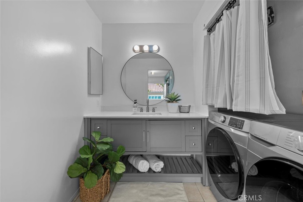 1200 Opal Street, Unit 7 Redondo Beach, CA 90277 - Photo 18 of 40 a bathroom with a sink and a mirror