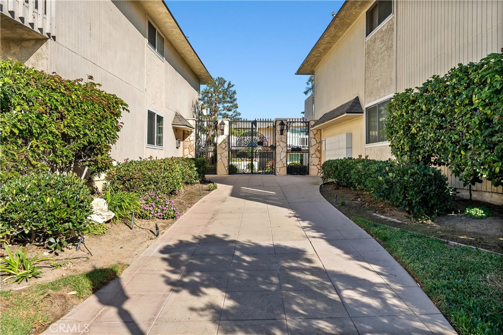 1200 Opal Street, Unit 7 Redondo Beach, CA 90277 - Photo 34 of 40 a view of a street with a building in the background