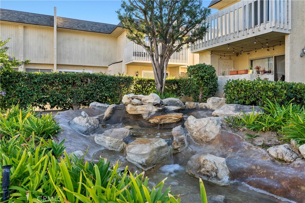 1200 Opal Street, Unit 7 Redondo Beach, CA 90277 - Photo 36 of 40 a view of a backyard with sitting area