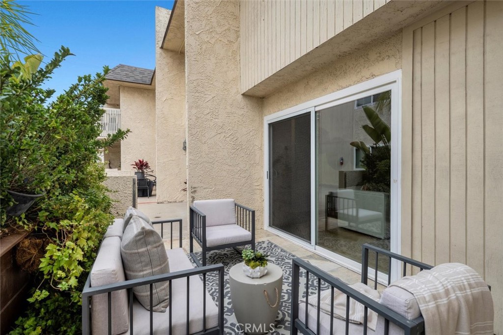 1200 Opal Street, Unit 7 Redondo Beach, CA 90277 - Photo 8 of 40 a view of a patio filled with furniture