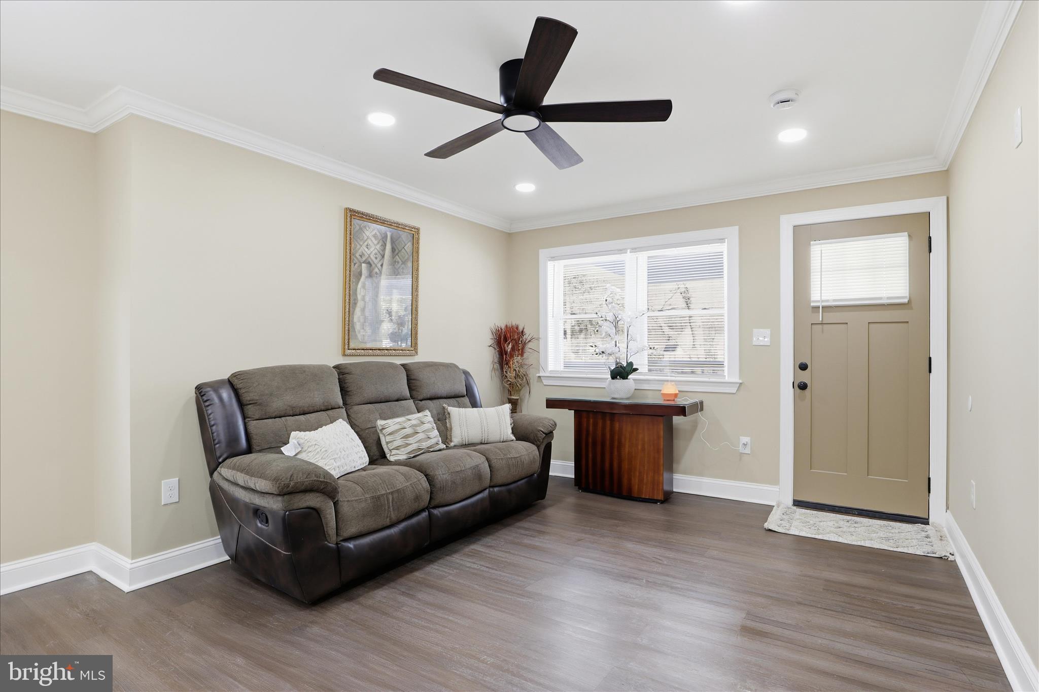 3801 West Overlea Avenue Baltimore, MD 21206 - Photo 5 of 29 a living room with furniture and a window