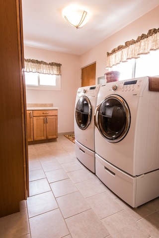 1165 Oxford Road Deerfield, IL 60015 - Photo 13 of 16 a utility room with dryer and washer