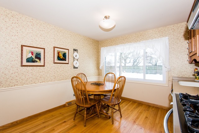 1165 Oxford Road Deerfield, IL 60015 - Photo 7 of 16 a view of a dining room with furniture and wooden floor