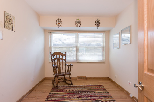 1165 Oxford Road Deerfield, IL 60015 - Photo 9 of 16 a view of a hallway with a window