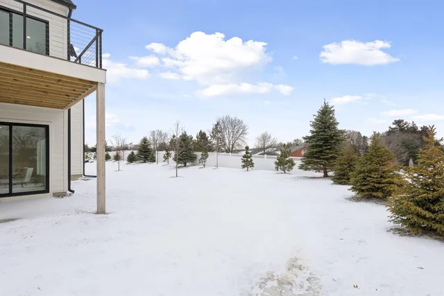 $1,299,000 | 5655 Buffington Lane, Shorewood, MN 55331