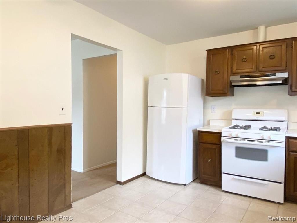 2656 Kenmore Road Berkley, MI 48072 - Photo 4 of 26