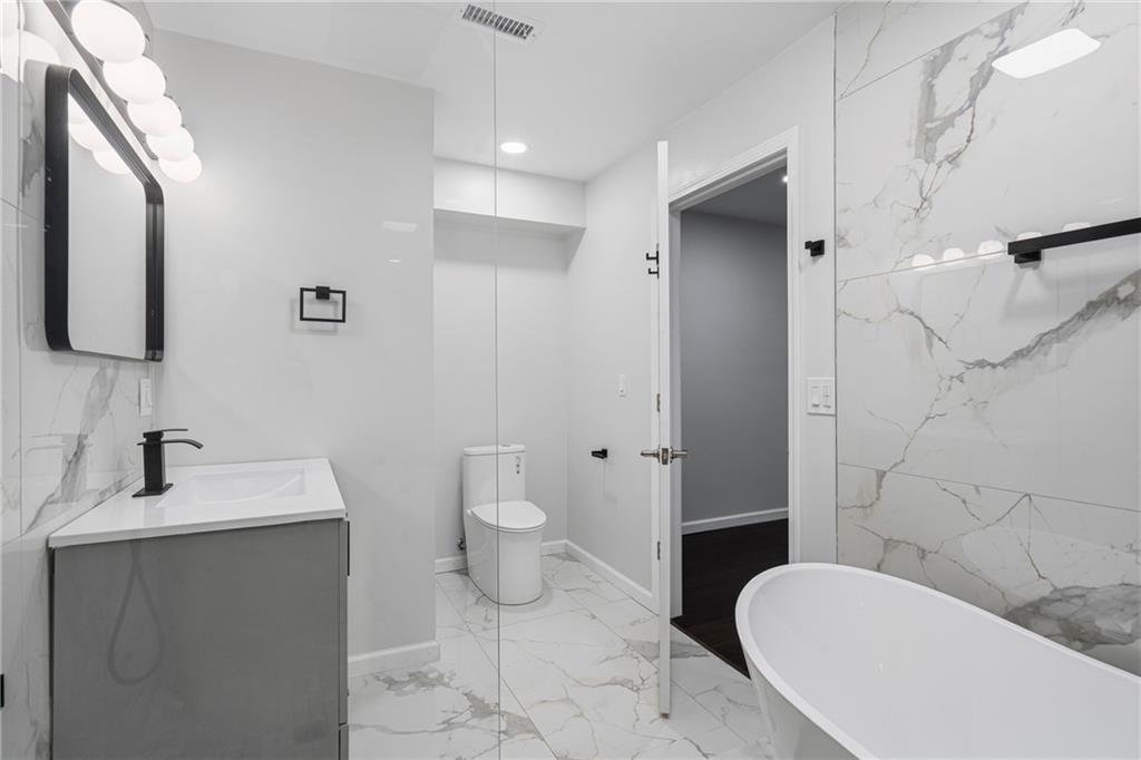 3354 Ridgway Street Pittsburgh, PA 15213 - Photo 28 of 34 4th spa bathroom