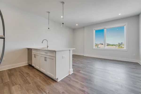 $2,425 | 658 Grand Street, Unit 202, Jersey City, NJ 07304