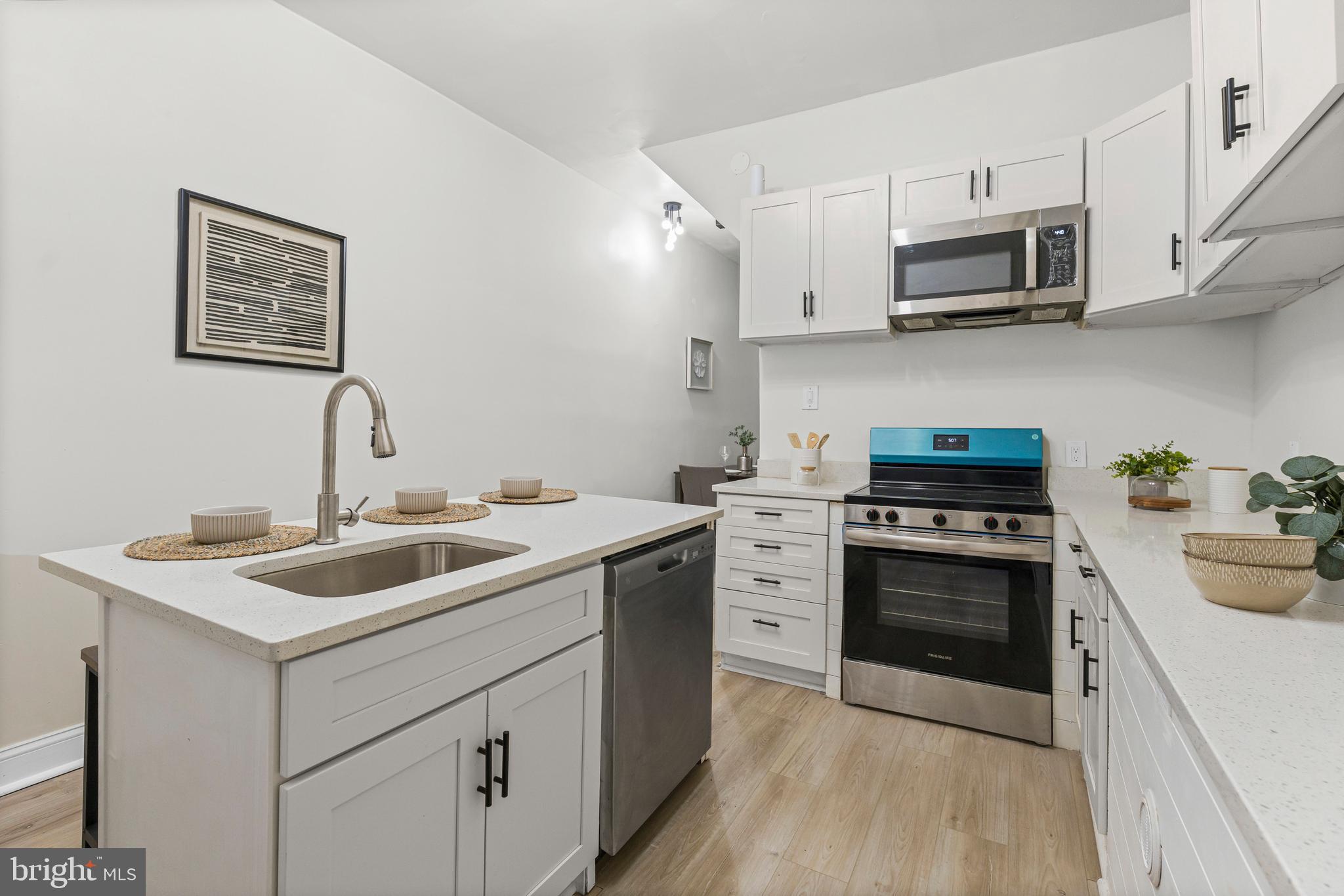 1135 Myrtle Avenue Baltimore, MD 21201 - Photo 14 of 31 Modern appliances included.