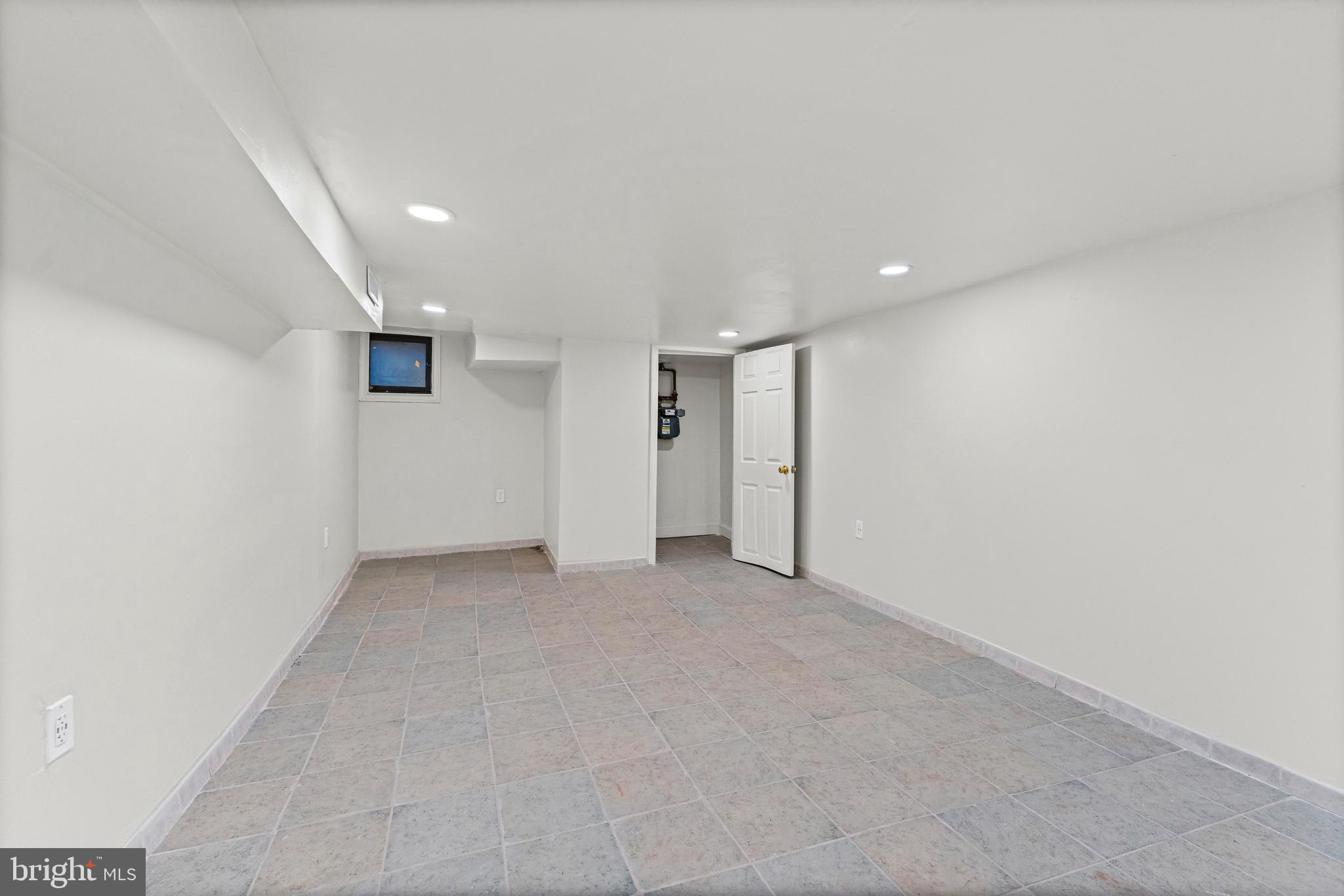 1135 Myrtle Avenue Baltimore, MD 21201 - Photo 23 of 31 Bright room with natural light.