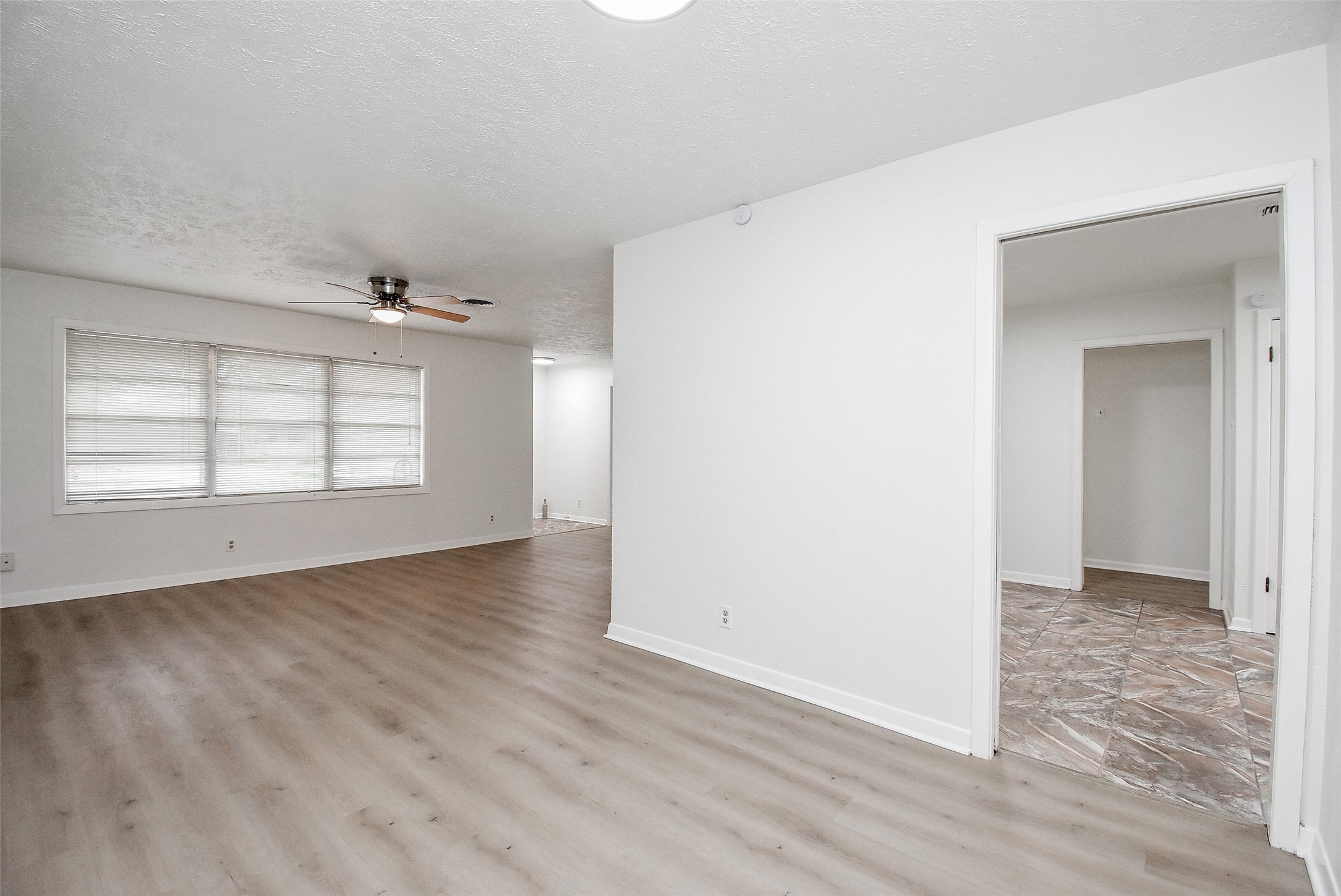 731 Dunwick Lane Pasadena, TX 77502 - Photo 11 of 46 Living Room
