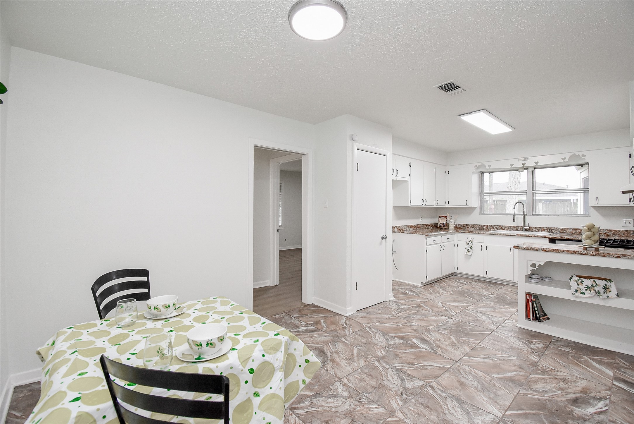 731 Dunwick Lane Pasadena, TX 77502 - Photo 14 of 46 Kitchen