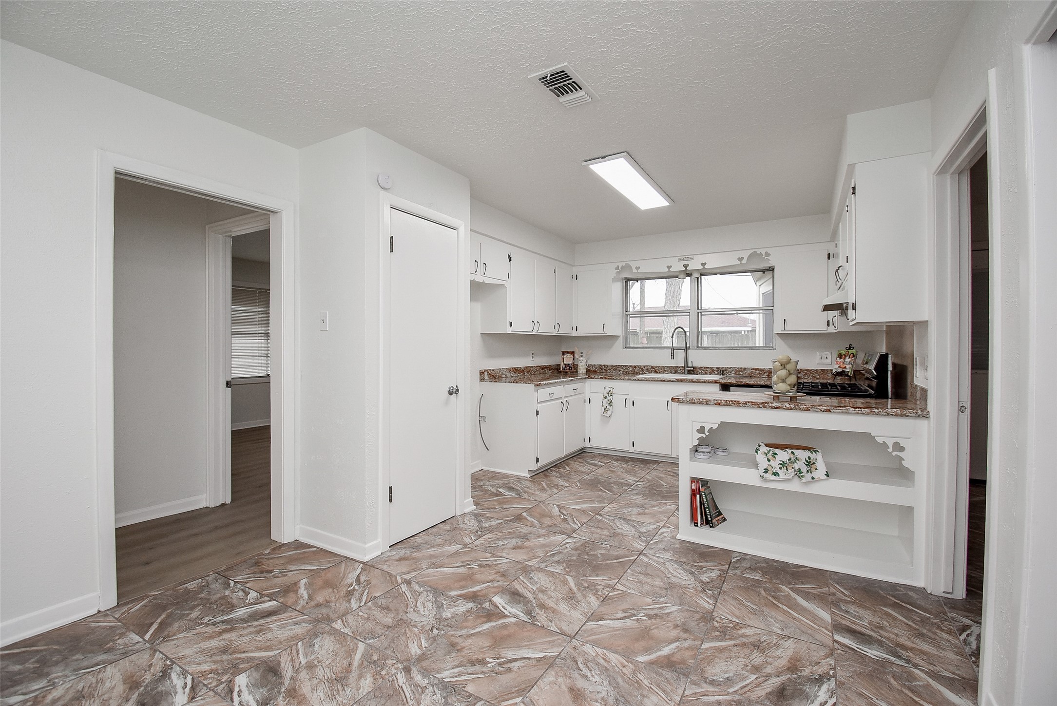 731 Dunwick Lane Pasadena, TX 77502 - Photo 15 of 46 Kitchen