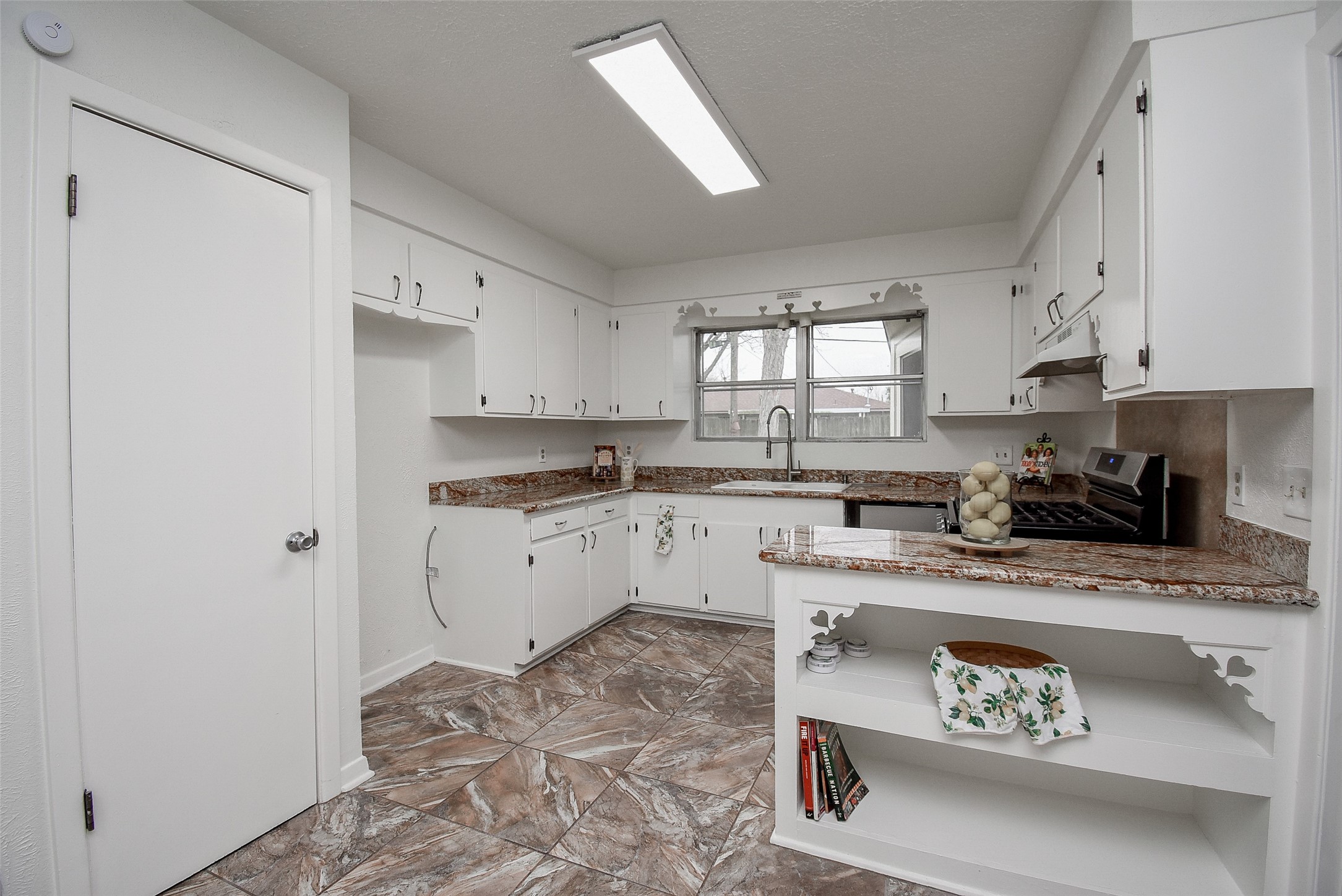 731 Dunwick Lane Pasadena, TX 77502 - Photo 16 of 46 Kitchen