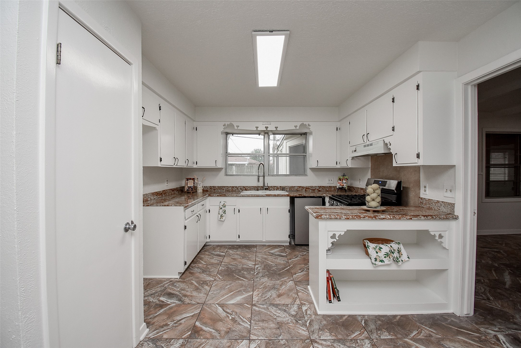 731 Dunwick Lane Pasadena, TX 77502 - Photo 17 of 46 Kitchen