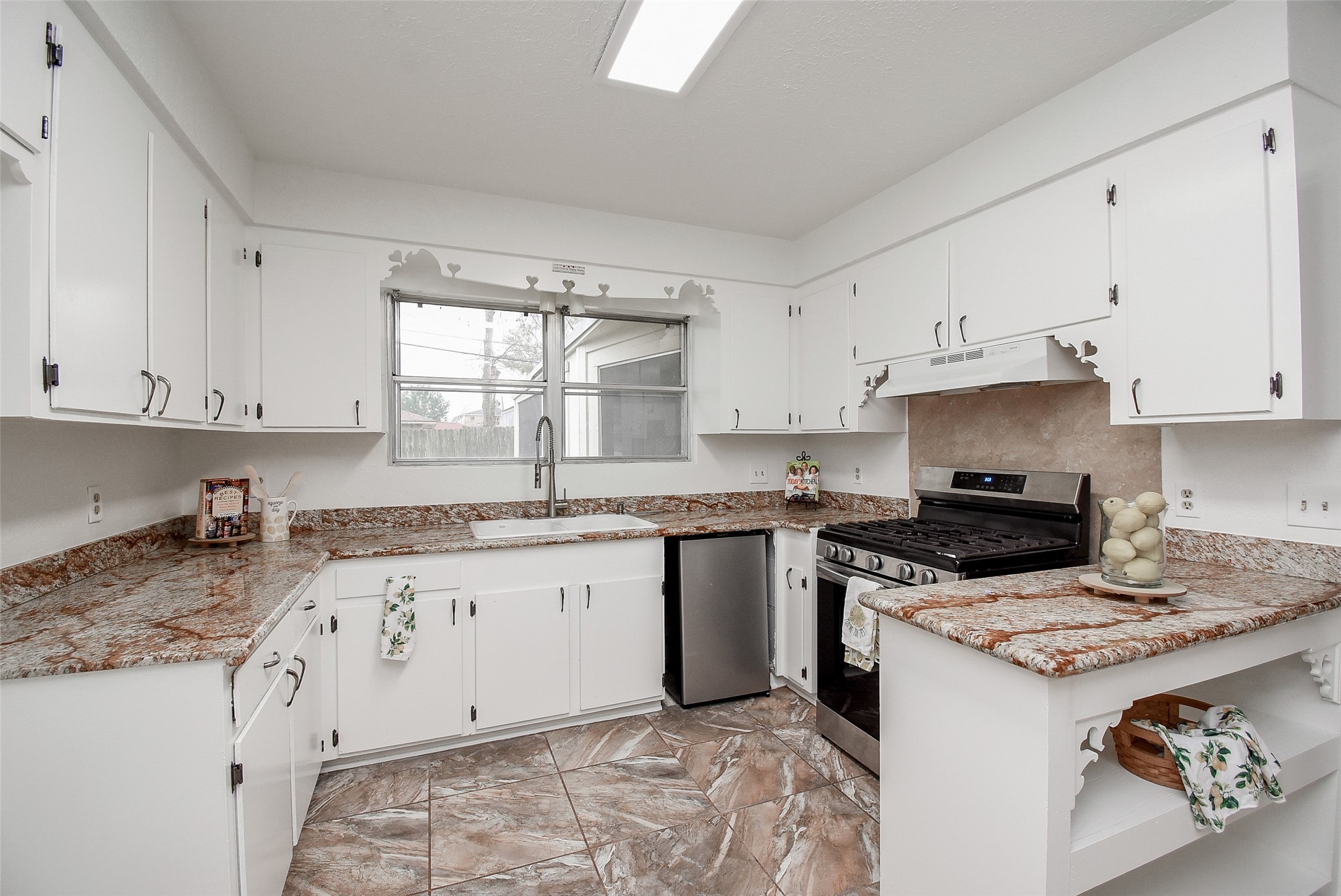 731 Dunwick Lane Pasadena, TX 77502 - Photo 18 of 46 Kitchen